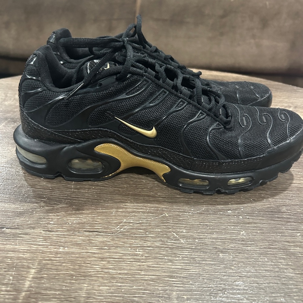 Nike Men's Black and Gold Sneakers - Picture 2 of 7